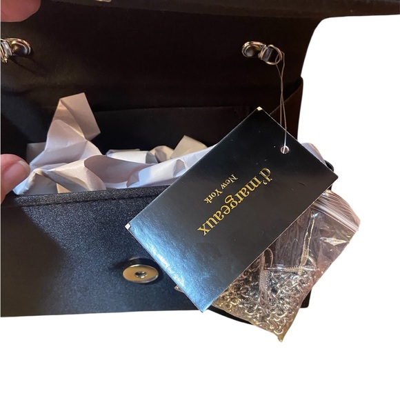 Elegant Black Floral Accent Shoulder Bag & Clip-On Earrings - Picture 4 of 5